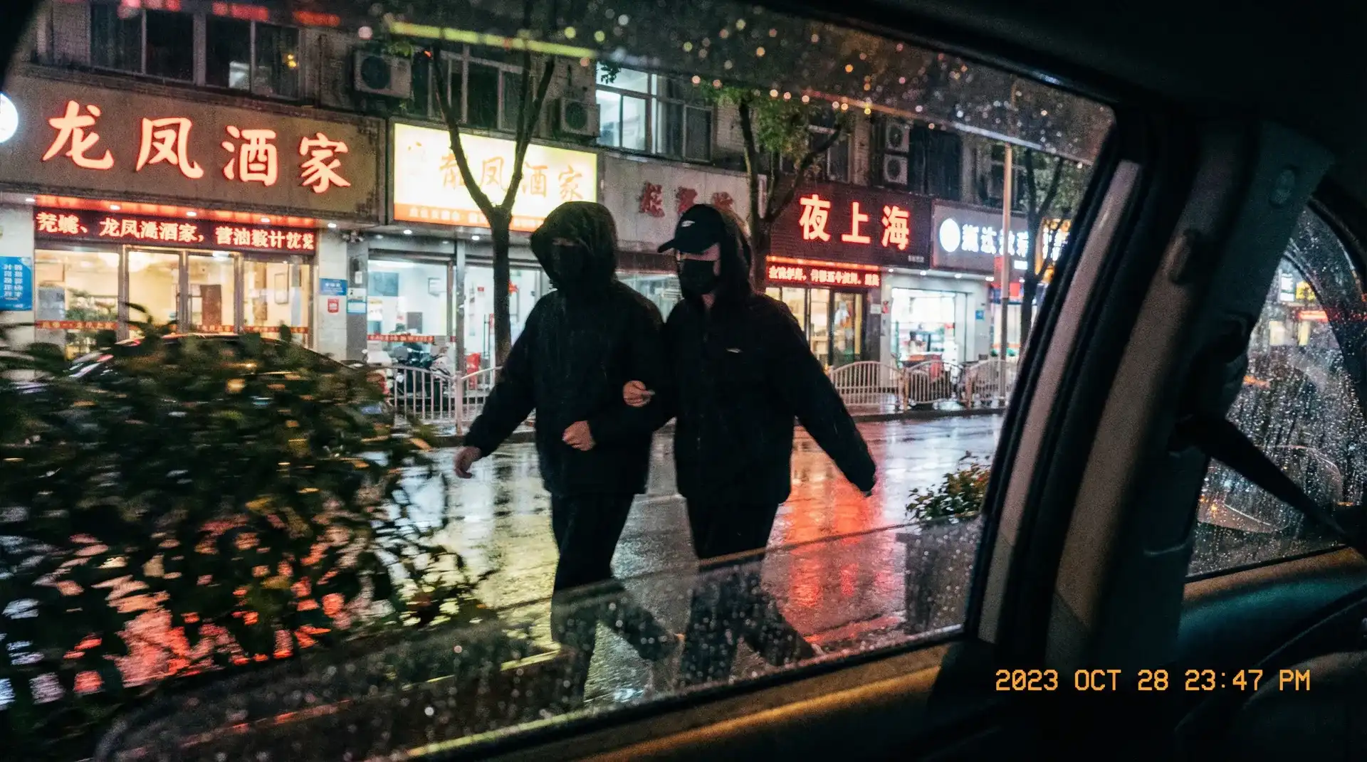 乐玩LW官网 - 顶流明星深夜密会现场抓拍照片